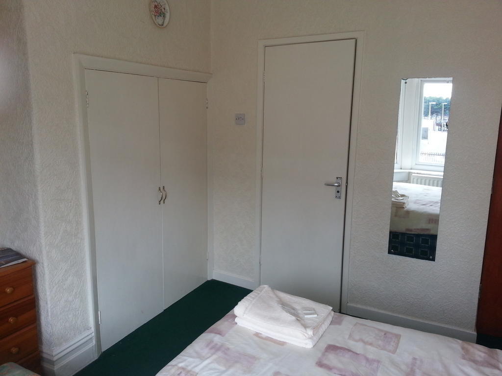 Lynwood Bed & Breakfast Blackpool Exterior photo